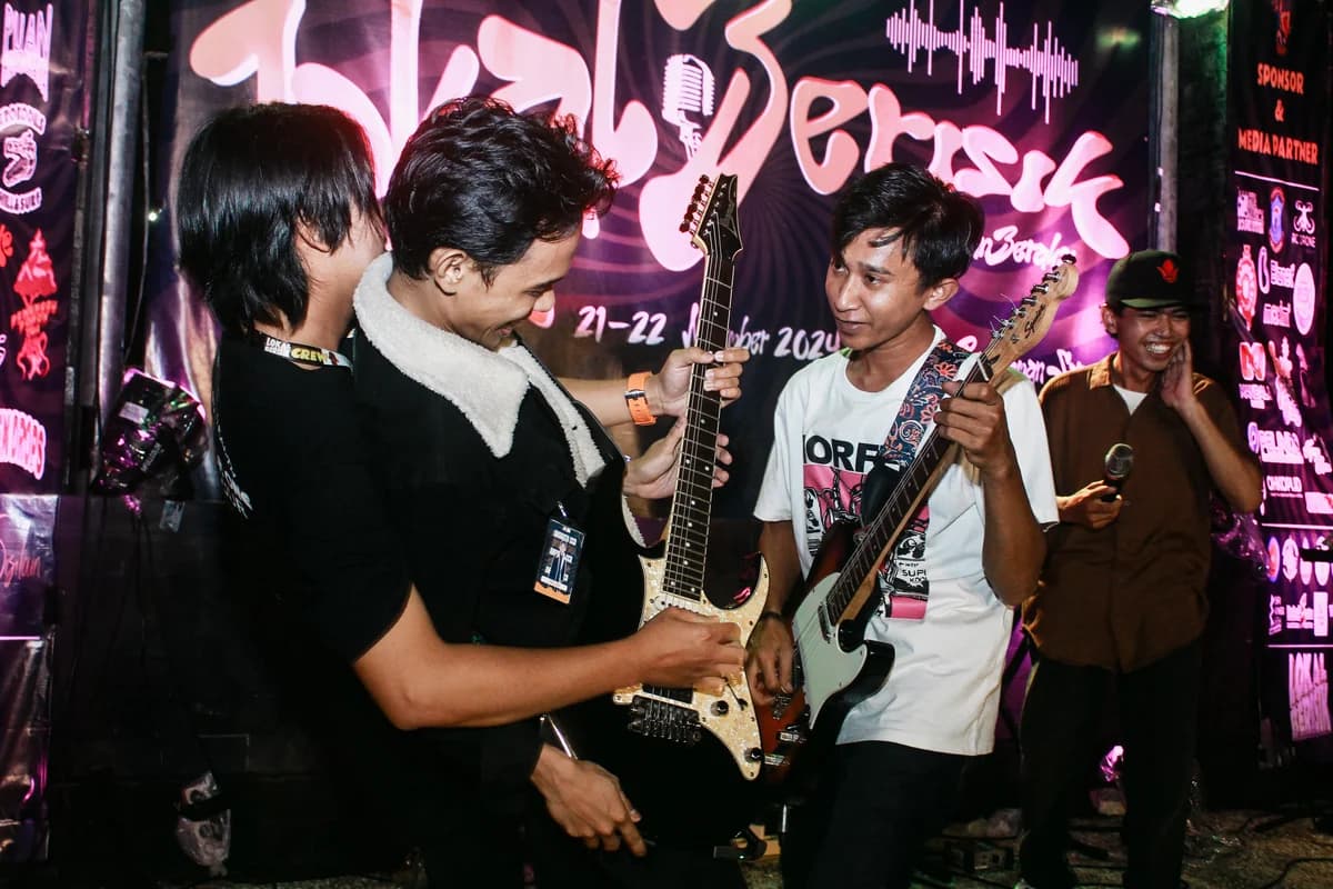 Local Stage Performance